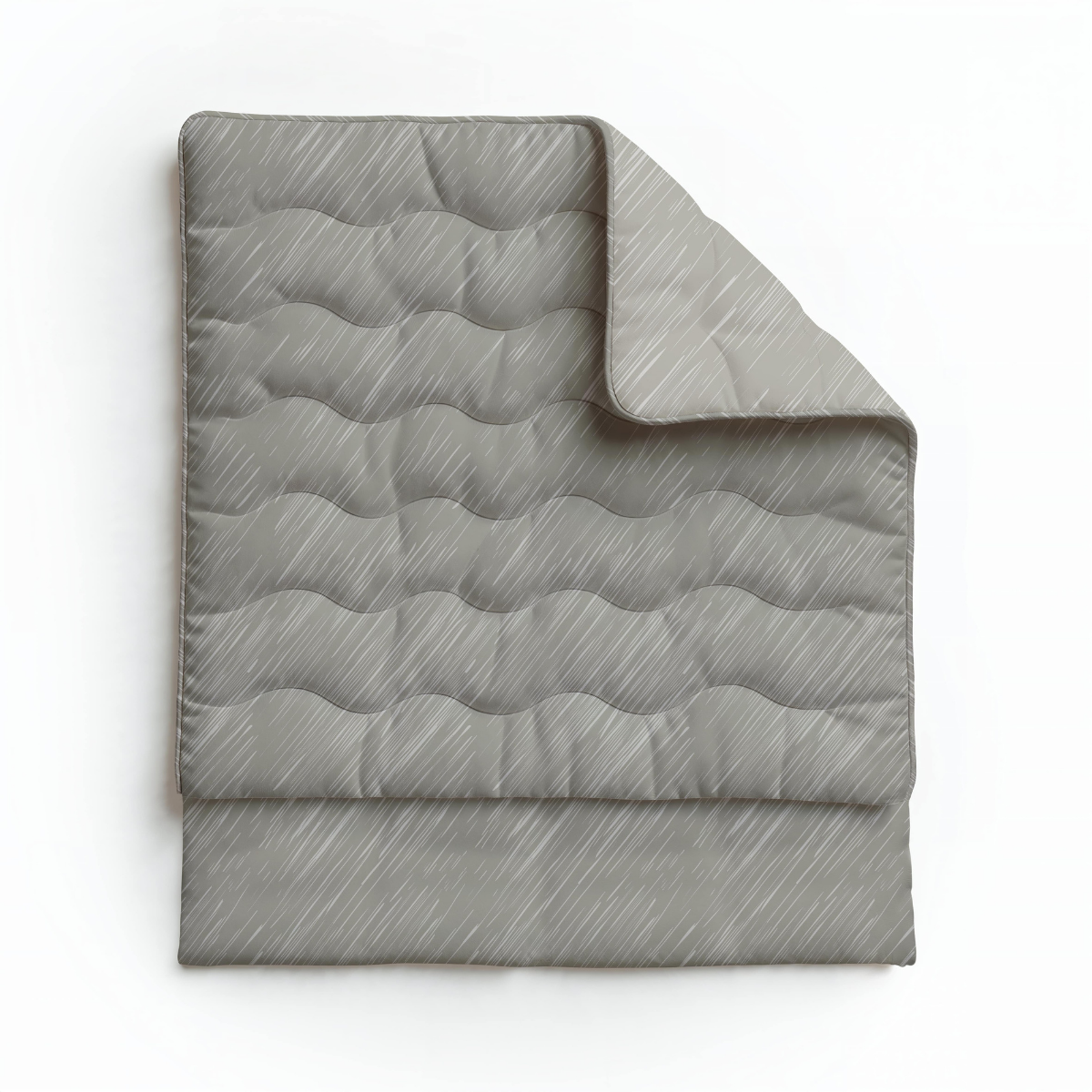 La couette Zelesta Royalbed Coton - Pierre Douce, grise et matelassée à motif rayé subtil, est présentée pliée sur fond blanc ; elle intègre une housse et est thermorégulatrice pour un confort optimal.