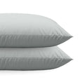 Deux Zelesta Royalbed Diamant Taies d'Oreiller empilées, set de 2 en microfibre gris-bleu ultra-douce, présentées sur un fond blanc uni.
